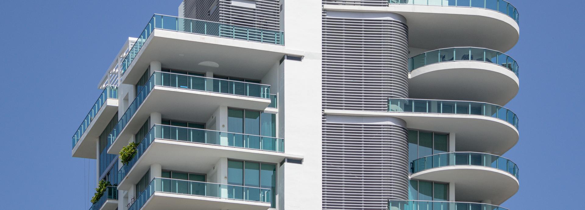 L'atelier Condominiums Horizontal Sunshade