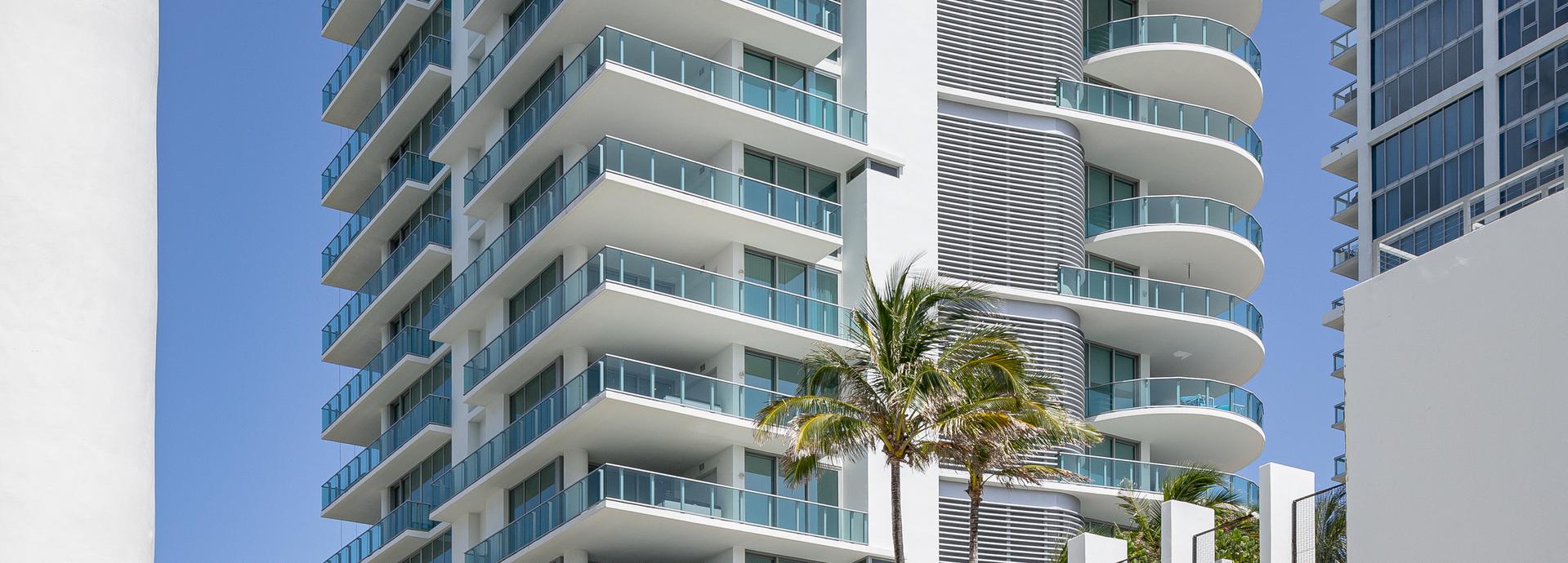 L'atelier Condominiums Horizontal Sunshade